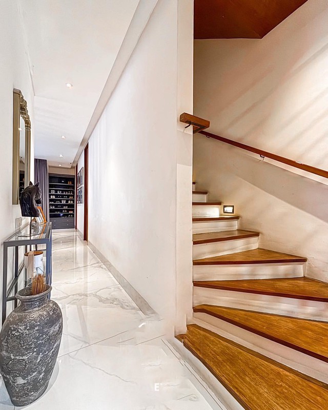 Dijual Cepat! Rumah Modern 3 Lantai SHM di Jakarta Selatan, Fasilitas Lengkap