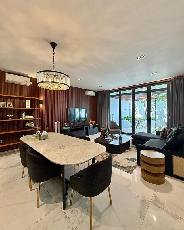 Dijual Cepat! Rumah Modern 3 Lantai SHM di Jakarta Selatan, Fasilitas Lengkap