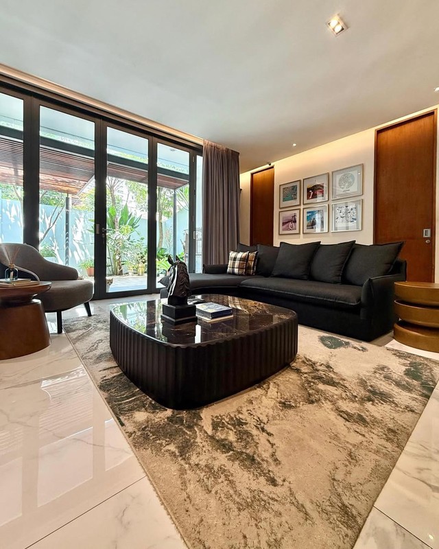 Dijual Cepat! Rumah Modern 3 Lantai SHM di Jakarta Selatan, Fasilitas Lengkap