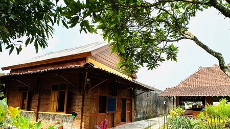 Rumah Halaman Luas Bergaya Joglo Jawa di Banjarnegoro, Magelang 