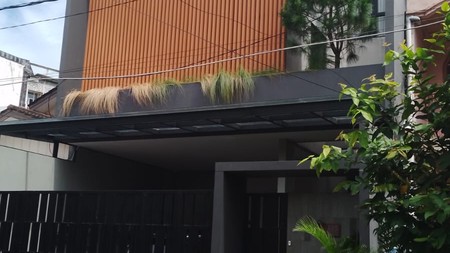 Rumah Mewah 3 Lantai Lebak Bulus + Kolam Renang Pribadi | Semi Furnished, Lokasi Super Strategis!