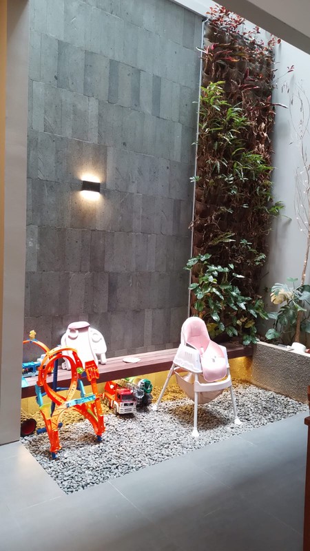 Rumah Mewah 3 Lantai Lebak Bulus + Kolam Renang Pribadi | Semi Furnished, Lokasi Super Strategis!