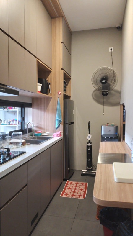 Rumah Mewah 3 Lantai Lebak Bulus + Kolam Renang Pribadi | Semi Furnished, Lokasi Super Strategis!