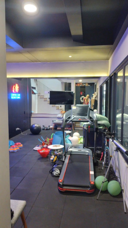 Rumah Mewah 3 Lantai Lebak Bulus + Kolam Renang Pribadi | Semi Furnished, Lokasi Super Strategis!