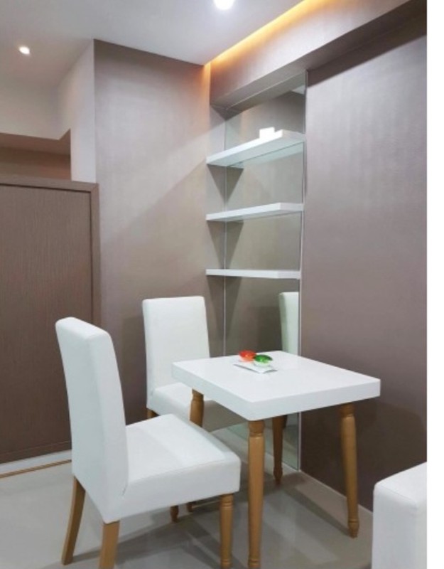 Disewakan Apartemen Tanglin Pakuwon Mall Tipe 1 Bedroom JUMBO 60 m2 Full Furnished Plus Mesin Cuci , Walk in Closet - Lantai 12 Best View Kota - Special Balkony ada 2