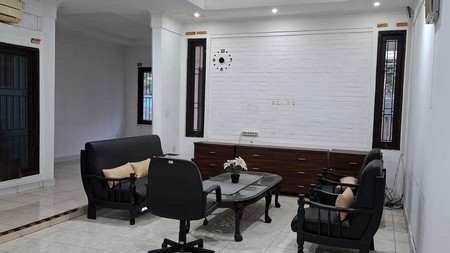 Dijual Rumah Lama Posisi Hoek Lokasi Strategis Di Cilandak Barat, Jakarta Selatan
