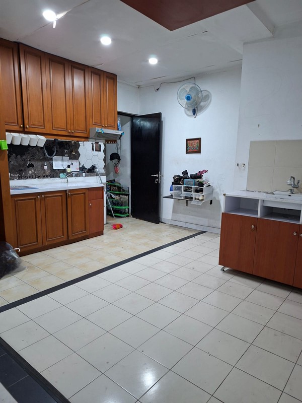 Dijual Rumah Lama Posisi Hoek Lokasi Strategis Di Cilandak Barat, Jakarta Selatan