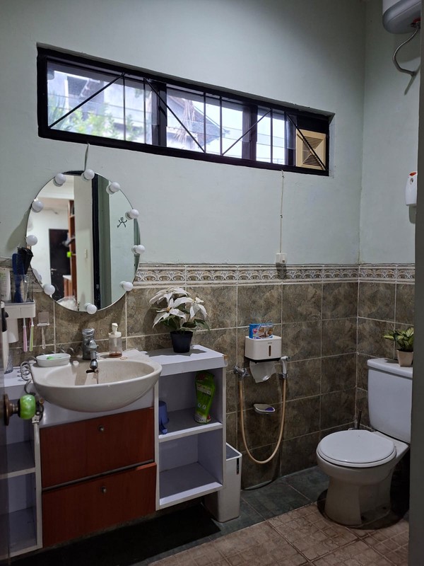 Dijual Rumah Lama Posisi Hoek Lokasi Strategis Di Cilandak Barat, Jakarta Selatan