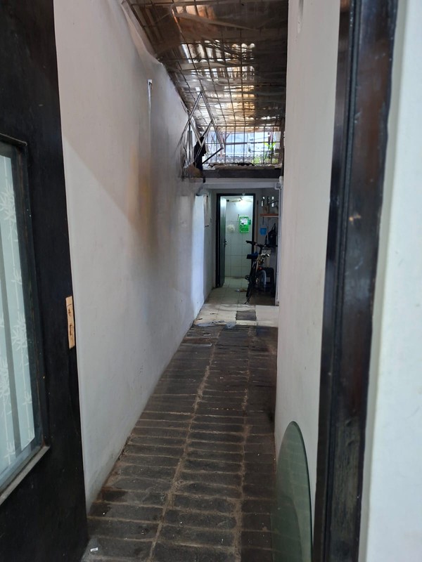 Dijual Rumah Lama Posisi Hoek Lokasi Strategis Di Cilandak Barat, Jakarta Selatan