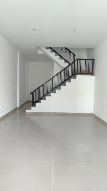 DISEWAKAN RUKO 3 LANTAI BARU GRESS JEJER 2 JALAN RAYA DARMO BARU BARAT SURABAYA