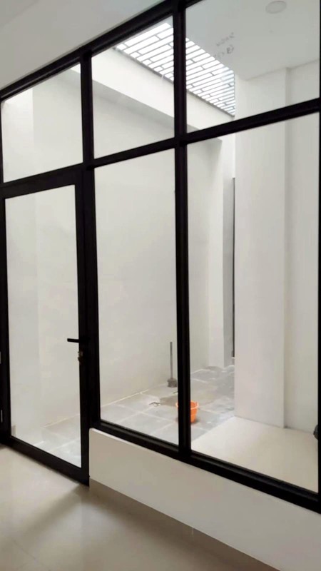 DISEWAKAN RUKO 3 LANTAI BARU GRESS JEJER 2 JALAN RAYA DARMO BARU BARAT SURABAYA