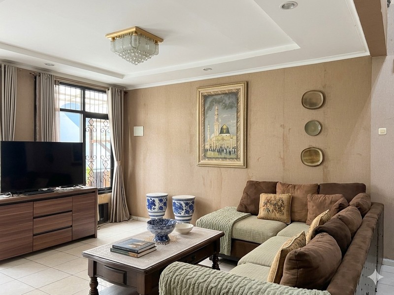 Rumah Hoek Bintaro 2 Lantai - LT 207 m², SHM, Lokasi Strategis, Harga Nego!