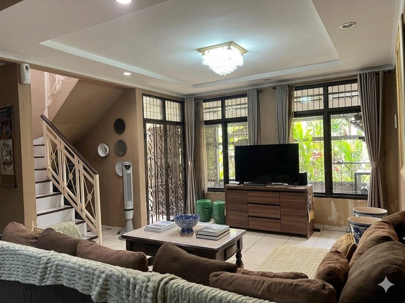 Rumah Hoek Bintaro 2 Lantai - LT 207 m², SHM, Lokasi Strategis, Harga Nego!