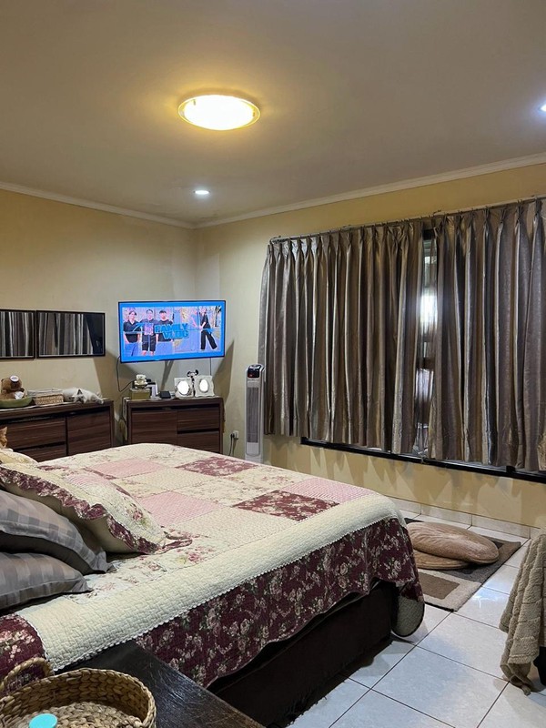 Rumah Hoek Bintaro 2 Lantai - LT 207 m², SHM, Harga Nego!