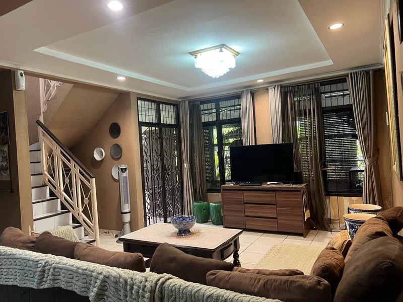 Rumah Hoek Bintaro 2 Lantai - LT 207 m², SHM, Harga Nego!