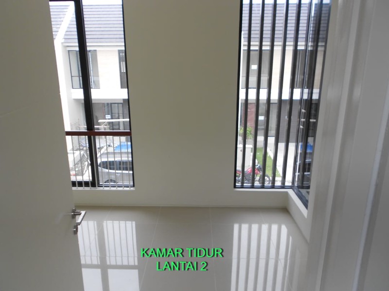 DISEWAKAN CEPAT RUMAH 2 LANTAI NORTHWEST LAKE CITRALAND SURABAYA