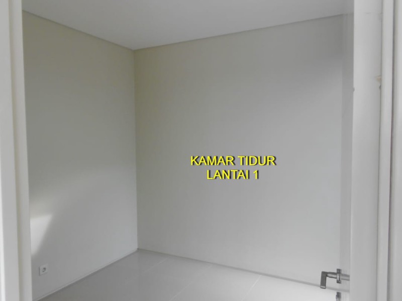 DISEWAKAN CEPAT RUMAH 2 LANTAI NORTHWEST LAKE CITRALAND SURABAYA