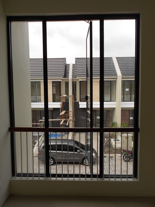 DISEWAKAN CEPAT RUMAH 2 LANTAI NORTHWEST LAKE CITRALAND SURABAYA