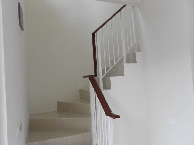 DISEWAKAN CEPAT RUMAH 2 LANTAI NORTHWEST LAKE CITRALAND SURABAYA