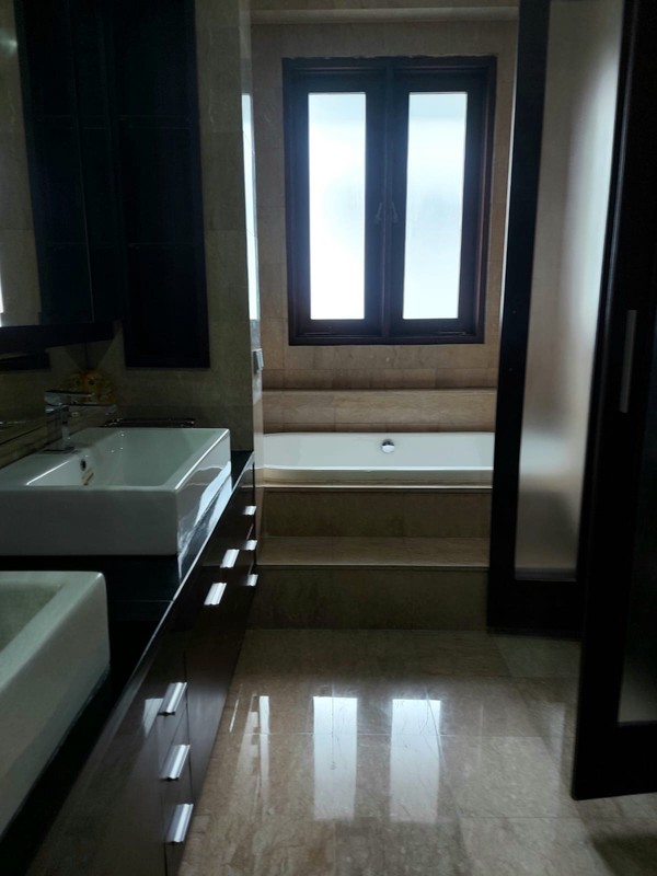 Dijual Rumah 3 Lantai Lokasi Strategis Di Cilandak Dalam, Jakarta Selatan