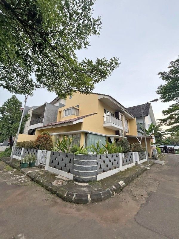 Rumah 2 Lantai Hook di New Grand Cireundeu, Tangsel - Luas & Nyaman