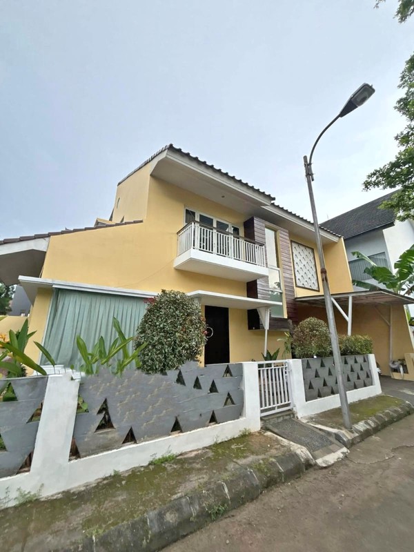 Rumah 2 Lantai Hook di New Grand Cireundeu, Tangsel - Luas & Nyaman