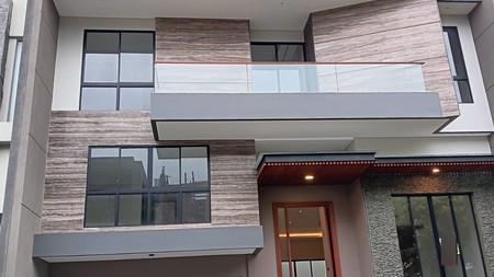 Dijual Rumah Mewah di Pakuwon Indah Lisbon Surabaya