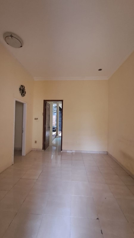 Rumah 2 Lantai Ciputat - 3 KT, Taman Depan Belakang, SHM, Lokasi Strategis, Harga Nego!