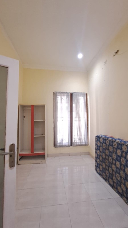 Rumah 2 Lantai Ciputat - 3 KT, Taman Depan Belakang, SHM, Lokasi Strategis, Harga Nego!