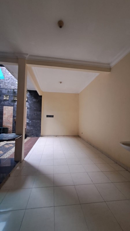 Rumah 2 Lantai Ciputat - 3 KT, Taman Depan Belakang, SHM, Lokasi Strategis, Harga Nego!!