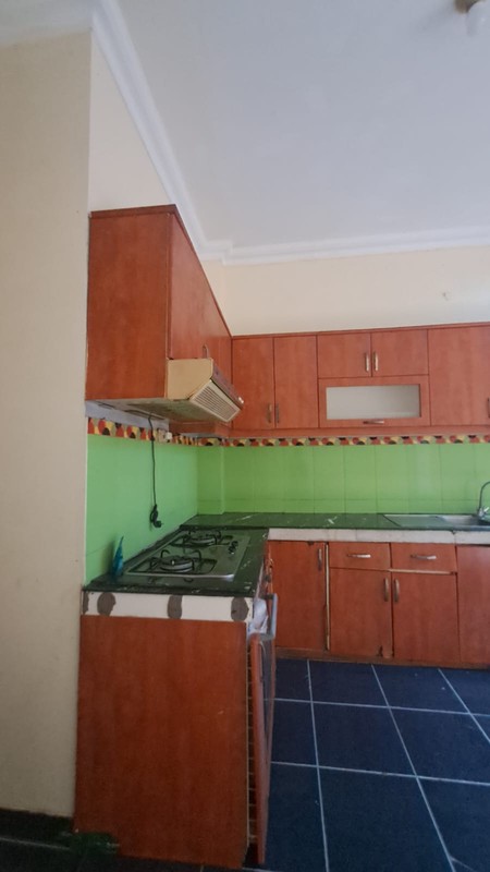 Rumah 2 Lantai Ciputat - 3 KT, Taman Depan Belakang, SHM, Lokasi Strategis, Harga Nego!!