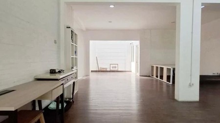 Dijual Rumah Posisi Hoek Halaman Dan Balkon Luas Lokasi Strategis Di Jl. Kerinci Raya, Kebayoran Baru, Jakarta Selatan