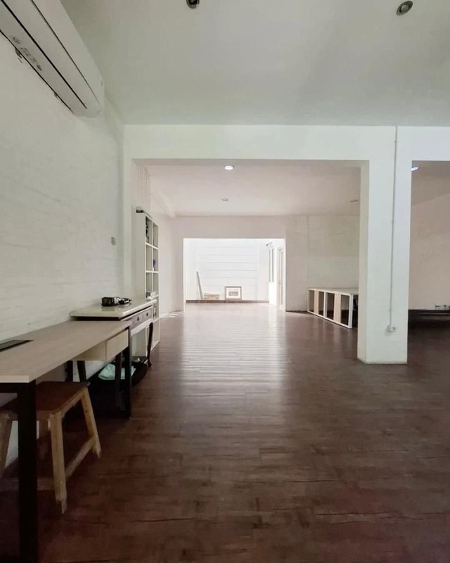 Dijual Rumah Posisi Hoek Halaman Dan Balkon Luas Lokasi Strategis Di Jl. Kerinci Raya, Kebayoran Baru, Jakarta Selatan