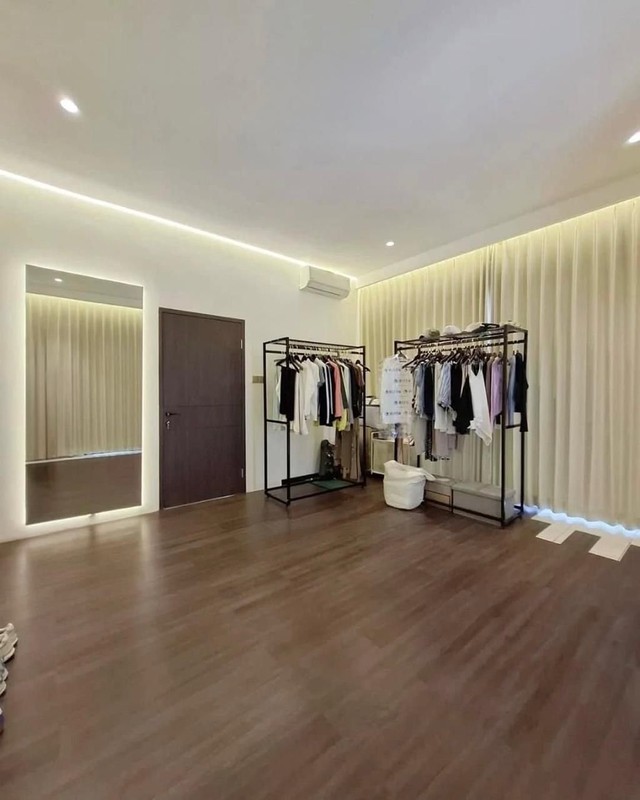 Dijual Rumah Posisi Hoek Halaman Dan Balkon Luas Lokasi Strategis Di Jl. Kerinci Raya, Kebayoran Baru, Jakarta Selatan