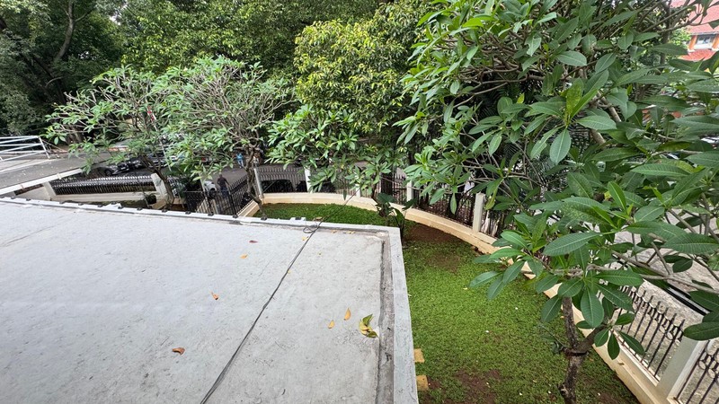 Dijual Rumah Posisi Hoek Halaman Dan Balkon Luas Lokasi Strategis Di Jl. Kerinci Raya, Kebayoran Baru, Jakarta Selatan