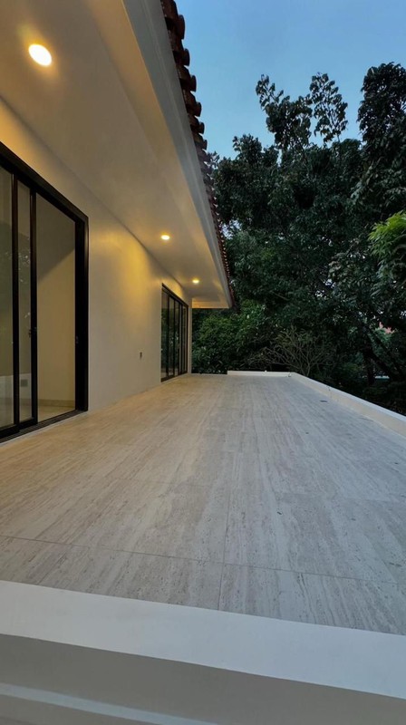 Dijual Rumah Posisi Hoek Halaman Dan Balkon Luas Lokasi Strategis Di Jl. Kerinci Raya, Kebayoran Baru, Jakarta Selatan