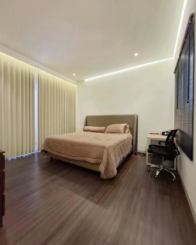 Dijual Rumah Posisi Hoek Halaman Dan Balkon Luas Lokasi Strategis Di Jl. Kerinci Raya, Kebayoran Baru, Jakarta Selatan