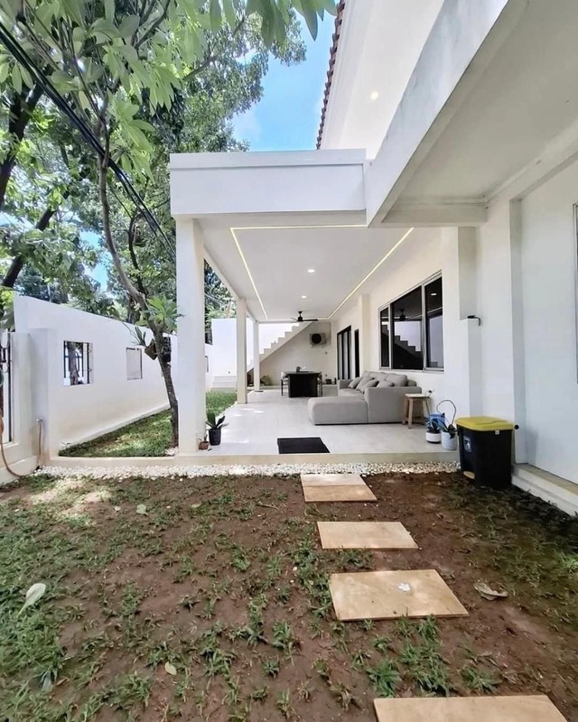 Dijual Rumah Posisi Hoek Halaman Dan Balkon Luas Lokasi Strategis Di Jl. Kerinci Raya, Kebayoran Baru, Jakarta Selatan