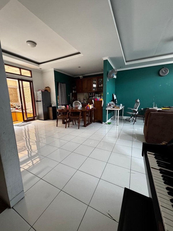 Dijual Rumah Besar 2 Lantai Ciputat - LT 217 m², Dekat Kampus & Kuliner, SHM, Harga Nego!