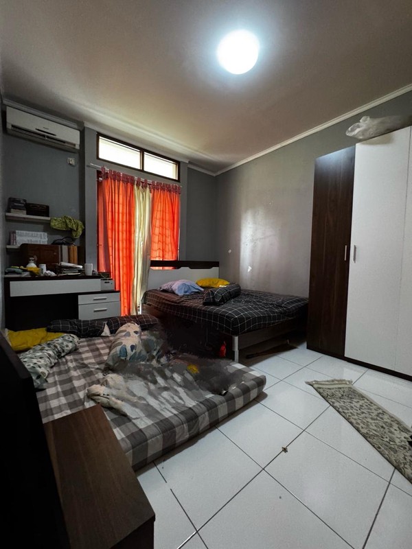 Dijual Rumah Besar 2 Lantai Ciputat - LT 217 m², Dekat Kampus & Kuliner, SHM, Harga Nego!