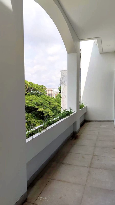 Disewakan 2 Unit Jejer Ruko Baru 3 Lantai Surabaya Barat di Jalan Raya Darmo Baru Barat - Sukomanunggal -Dekat Hr Muhammad, Madame Chang Darmo Permai Timur ,Akses Tol Satelit