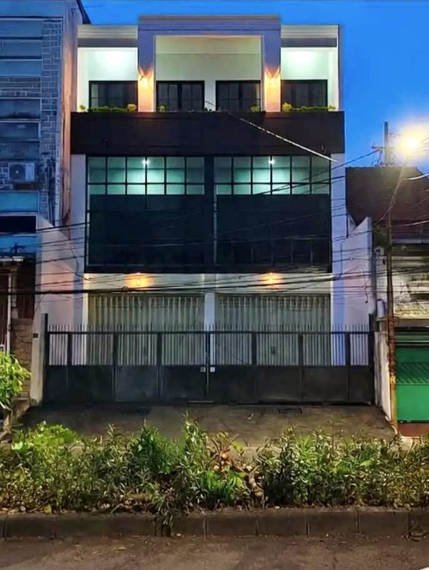 Disewakan 2 Unit Jejer Ruko Baru 3 Lantai Surabaya Barat di Jalan Raya Darmo Baru Barat - Sukomanunggal -Dekat Hr Muhammad, Madame Chang Darmo Permai Timur ,Akses Tol Satelit