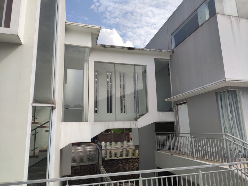 Dua Rumah Rendeng dengan akses di Dago Pakar, Bandung!