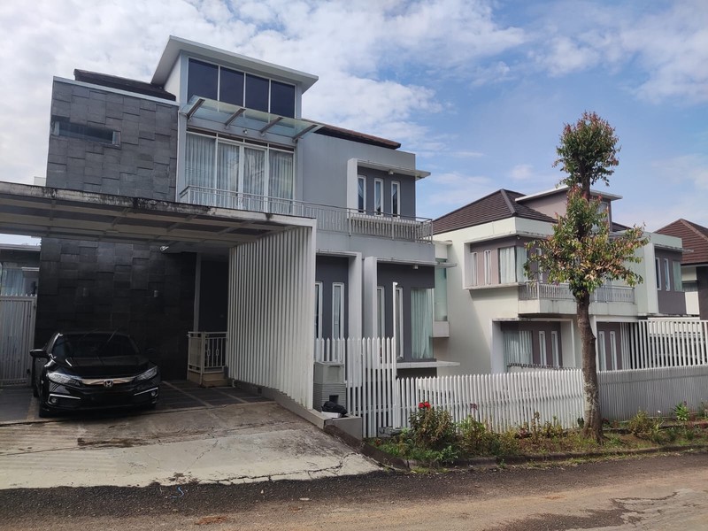 Dua Rumah Rendeng dengan akses di Dago Pakar, Bandung!