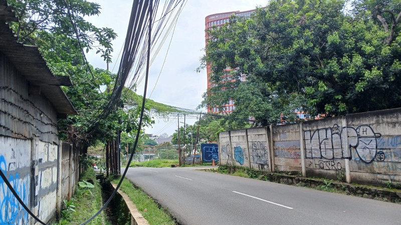 Tanah Lebak Bulus Strategis  1753m2  dekat RS Mayapada dan kompleks South Quater Jakarta Selatan
