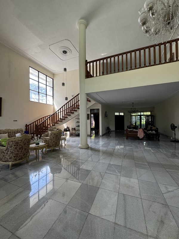 Rumah Mewah Dijual di Pejaten Barat - Tanah 1.104 m², Kolam Renang & Taman Luas | Private Luxury Living