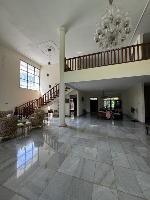 Rumah Mewah Dijual di Pejaten Barat - Tanah 1.104 m², Kolam Renang & Taman Luas | Private Luxury Living