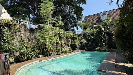 Rumah Mewah Dijual di Pejaten Barat - Tanah 1.104 m², Kolam Renang & Taman Luas | Private Luxury Living