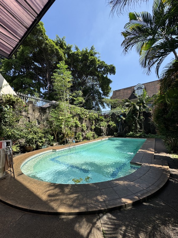 Rumah Mewah Dijual di Pejaten Barat - Tanah 1.104 m², Kolam Renang & Taman Luas | Private Luxury Living