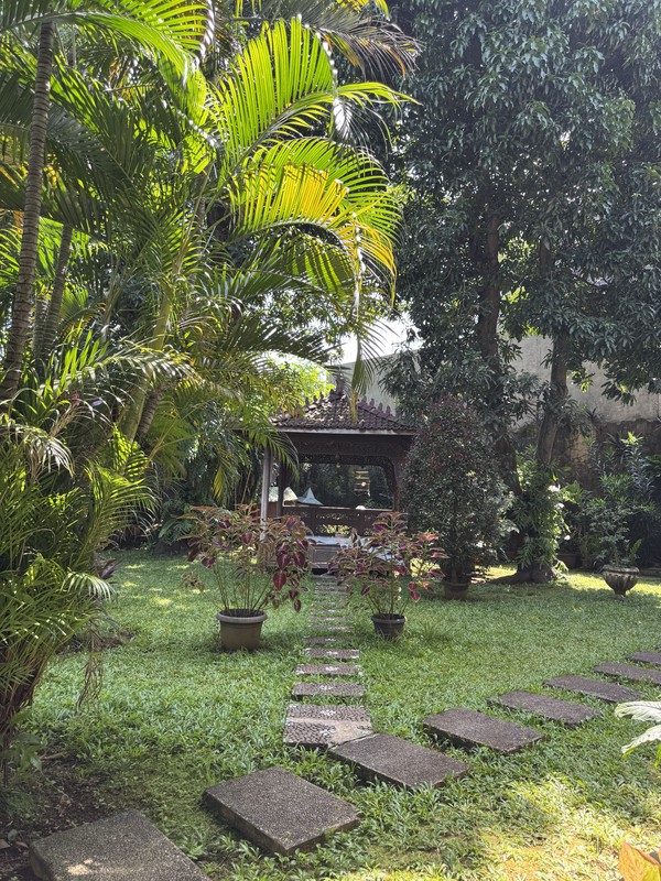 Rumah Mewah Dijual di Pejaten Barat - Tanah 1.104 m², Kolam Renang & Taman Luas | Private Luxury Living